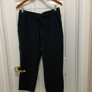 Lululemon black cropped drawstring pants. Size 8.